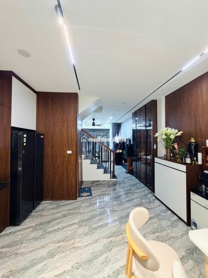 Bán nhà Nguyễn Văn Cừ, Long Biên 50m² x 5 tầng, phân lô, ô tô ở ngay. Dưới 10.9 tỷ